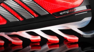 Adidas弹簧鳍跑鞋