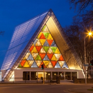 抗震的纸板教堂