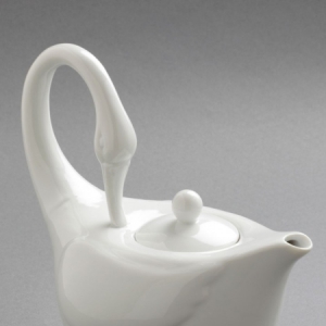 优雅的天鹅茶壶