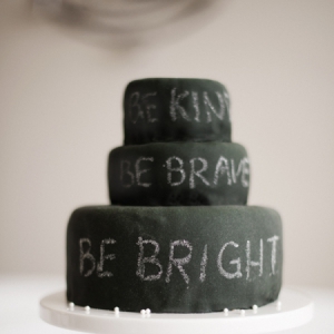 随意涂鸦的“黑板”蛋糕