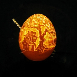 精美的蛋壳雕刻台灯