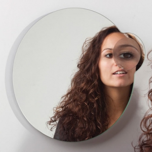 放大细节的化妆镜