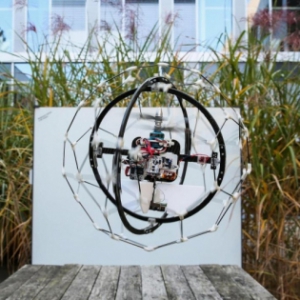 不畏惧碰撞的球体无人机