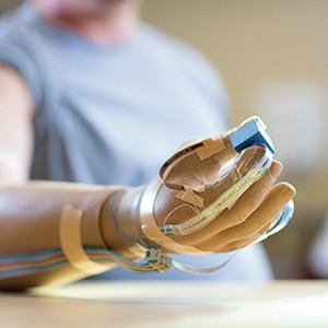 可获得真实触感的假肢