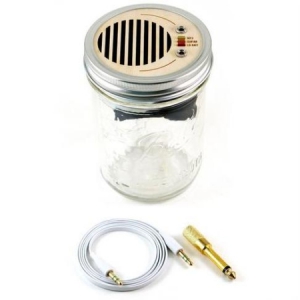 装满食物的音箱