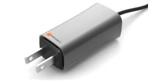 目前最小号的笔电充电器