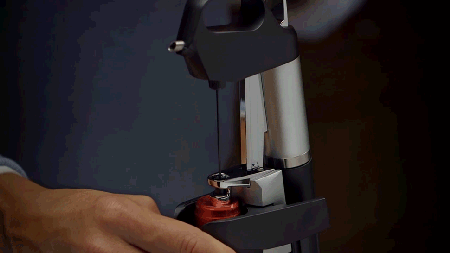 无需拔酒塞的取酒器