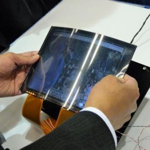 可以通过弯折缩放图像的液晶显示屏