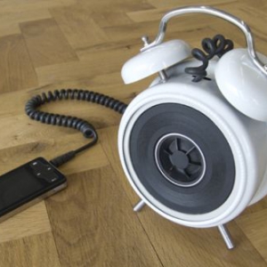 可爱的闹钟音箱