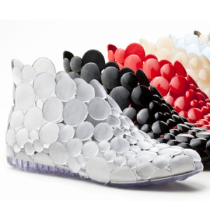 靓丽的塑料凉鞋