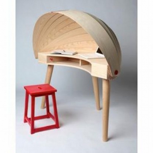 带遮挡的工作桌