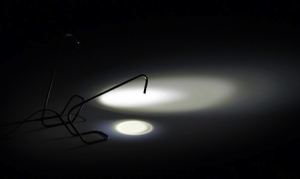 极简设计的单线条台灯