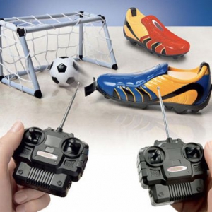 遥控足球鞋射门玩具