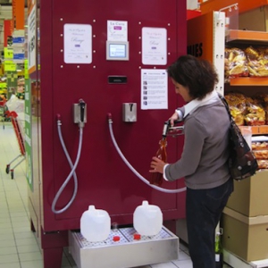 超市里的酒饮料加油站