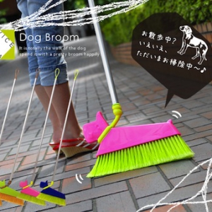 可爱的遛狗扫把