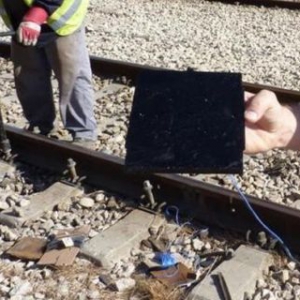 铁轨上的发电装置