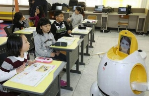 韩国小学的机器人英文教师