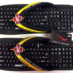 搞怪的键盘拖鞋